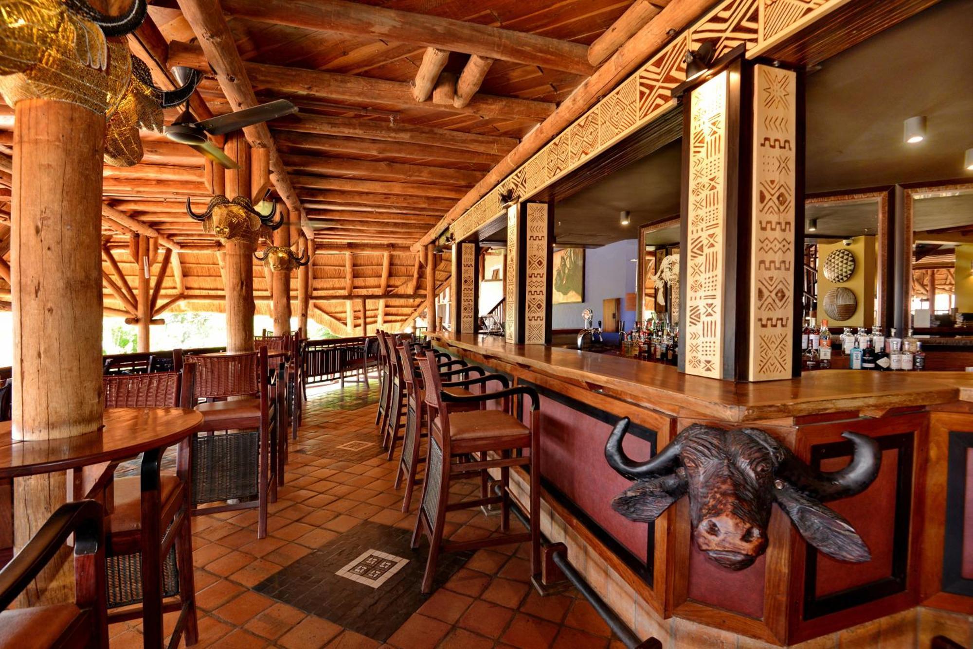 Victoria Falls Safari Lodge Bagian luar foto