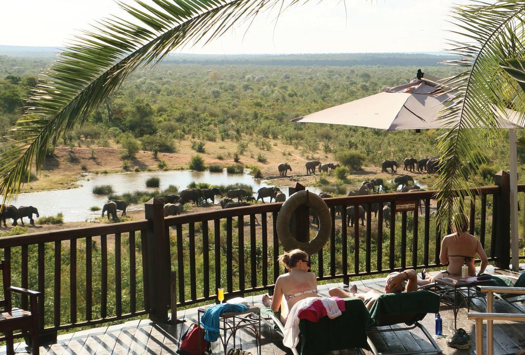 Victoria Falls Safari Lodge Bagian luar foto