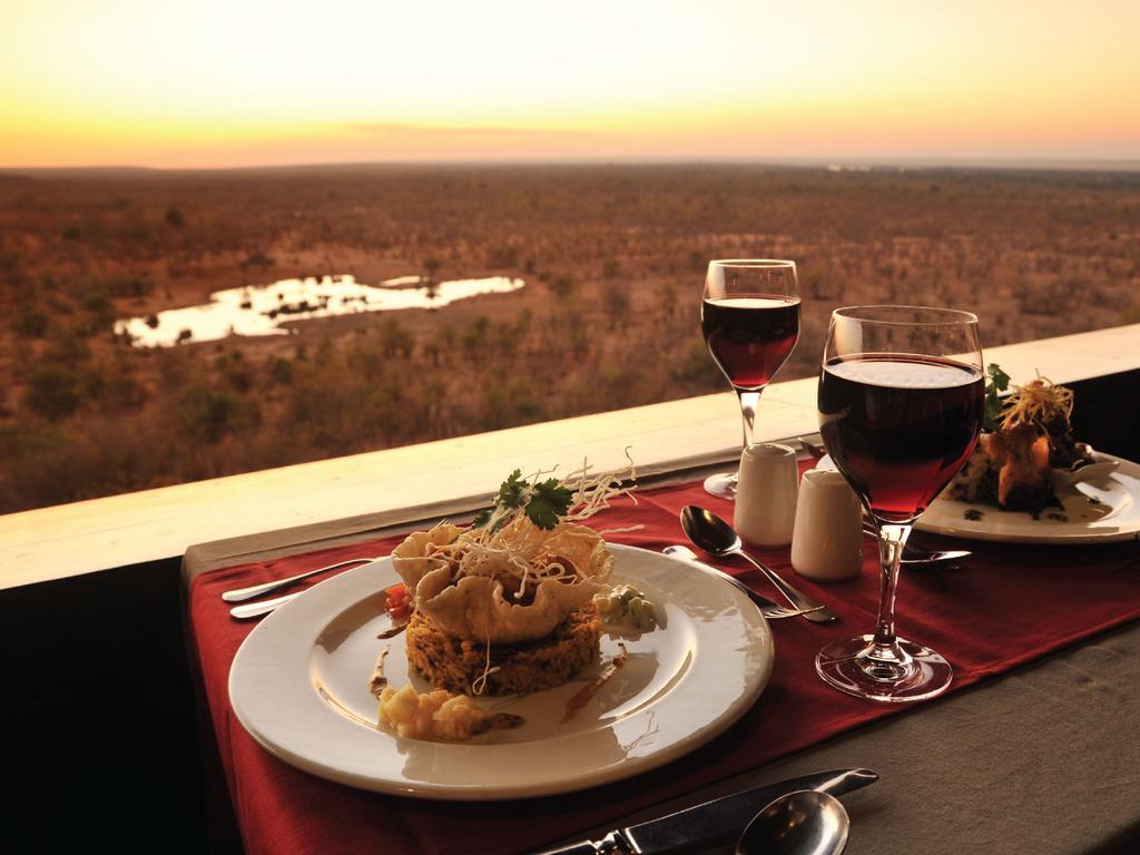 Victoria Falls Safari Lodge Bagian luar foto