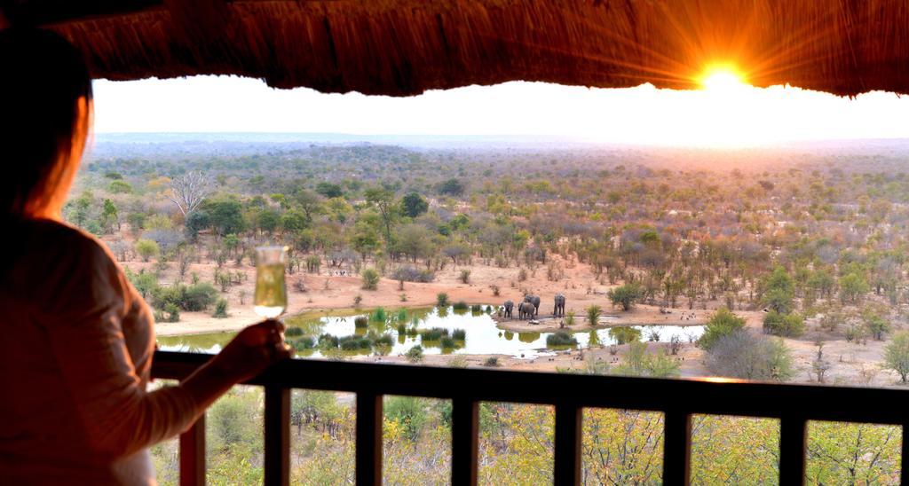 Victoria Falls Safari Lodge Bagian luar foto