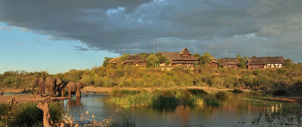 Victoria Falls Safari Lodge Bagian luar foto