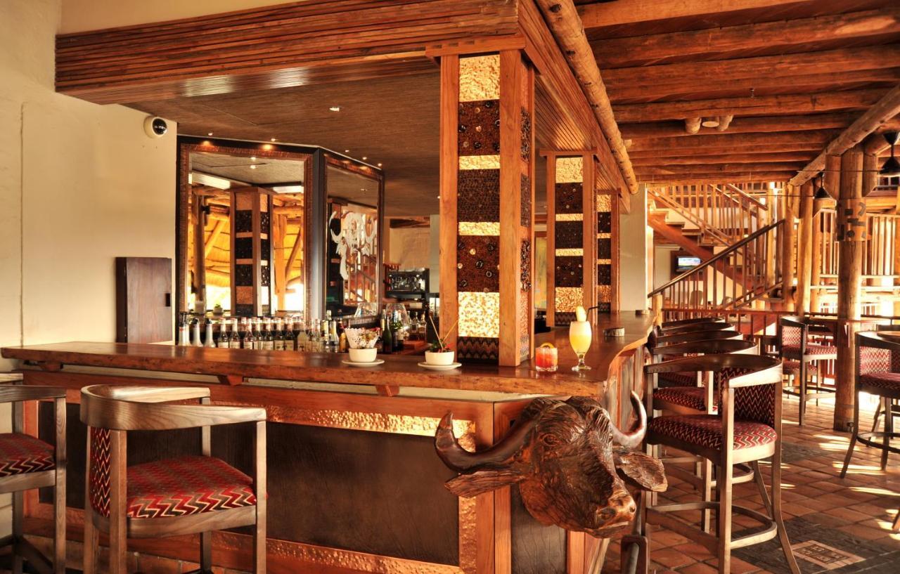 Victoria Falls Safari Lodge Bagian luar foto