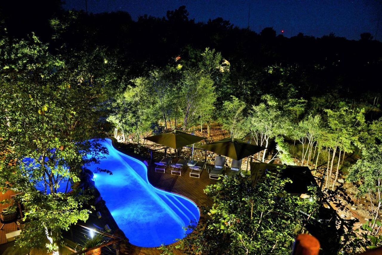 Victoria Falls Safari Lodge Bagian luar foto