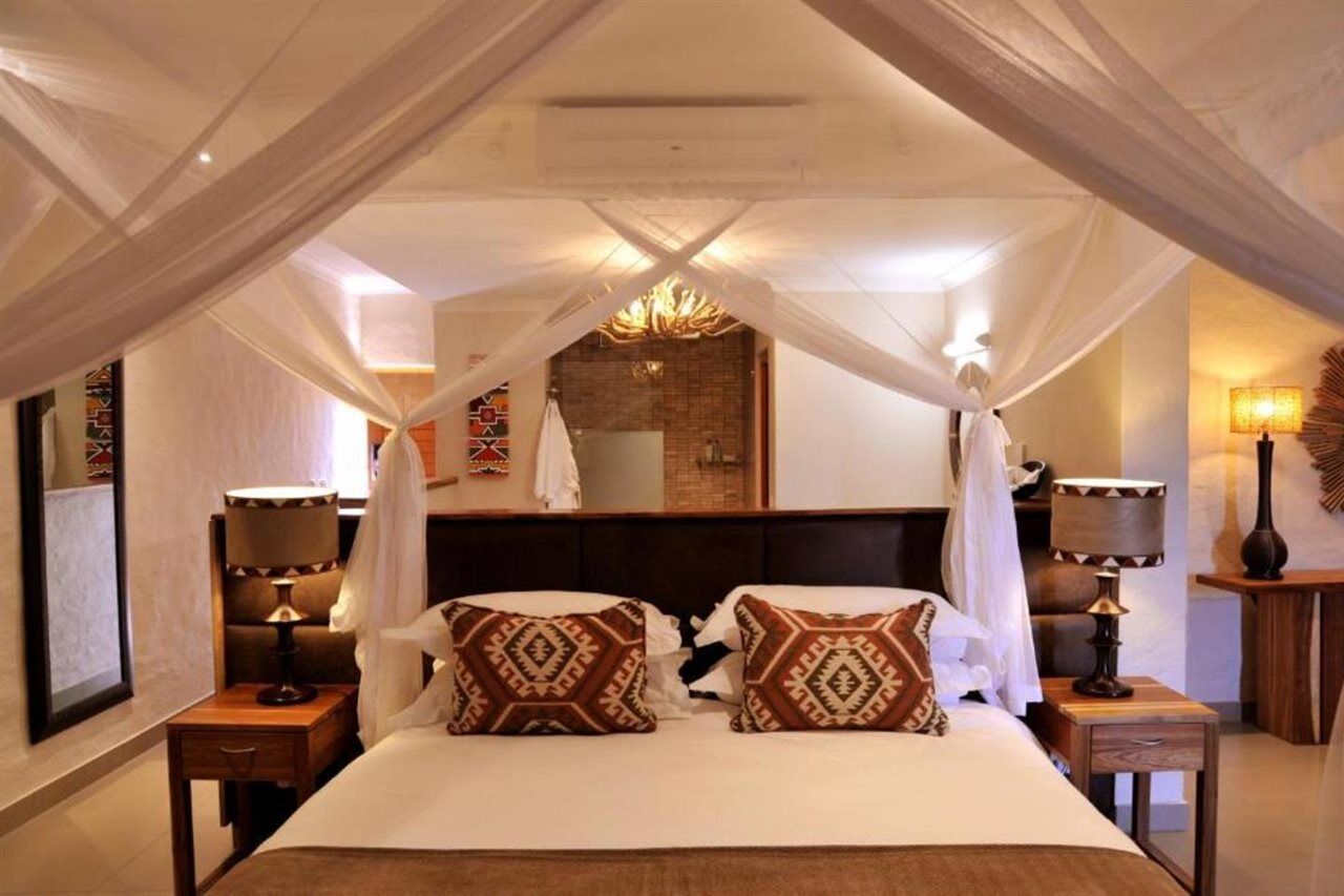 Victoria Falls Safari Lodge Bagian luar foto